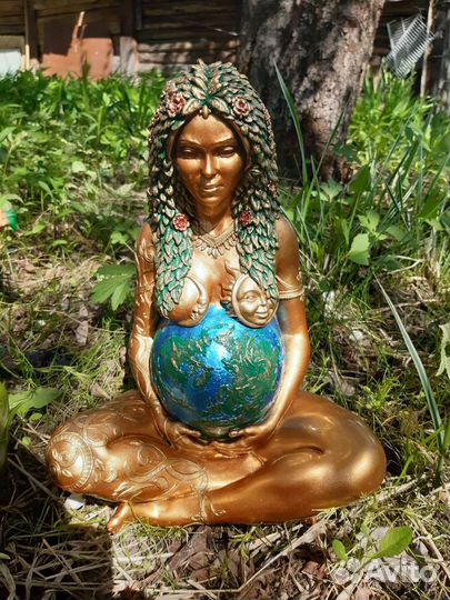 Мать Земля статуэтка из литьевого камня