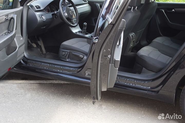 Накладки на пороги дверей Volkswagen Passat B7