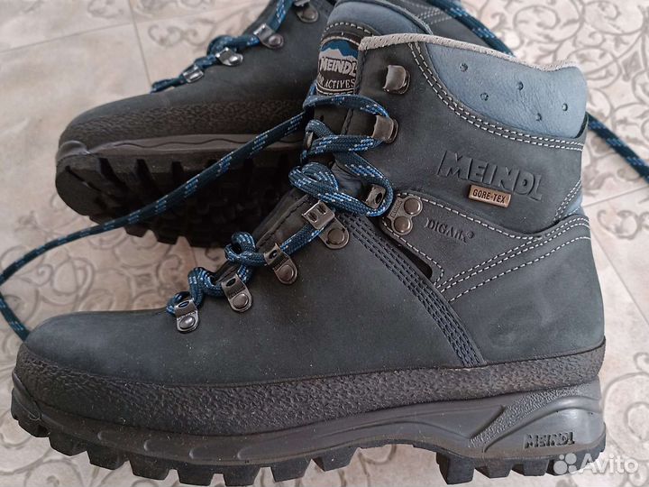 Трекинговые ботинки женские