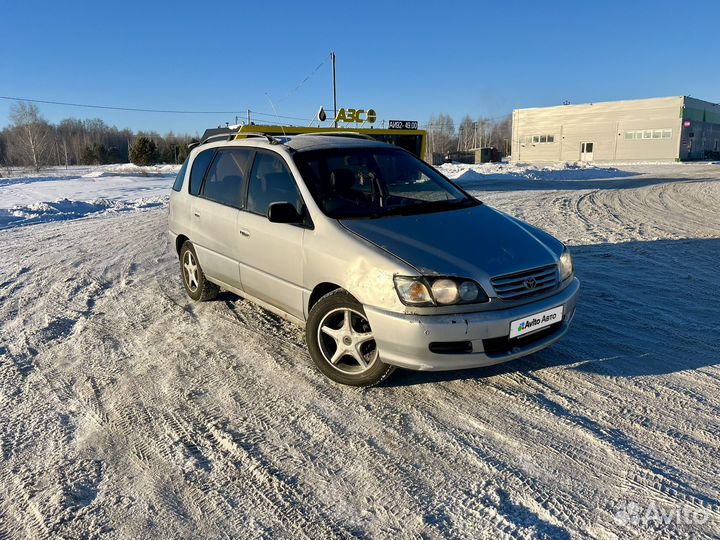 Toyota Ipsum 2.0 AT, 1996, 250 000 км