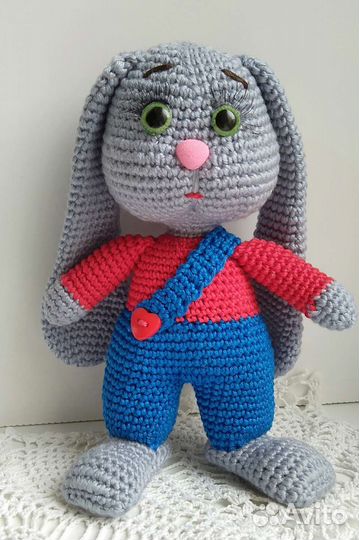 Зайцы - вязаные крючком. Размер игрушек - 16 см