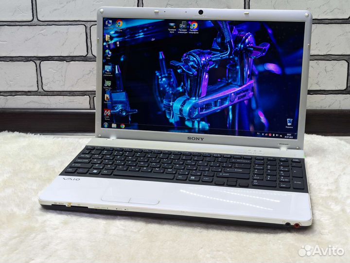 Sony / i3 350M / Radeon HD5650 /4GB /SSD+HDD