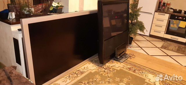 50 дюймовый Bang & Olufsen монитор Full HD