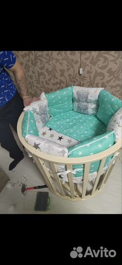 Набор бортиков-подушечек в кроватку