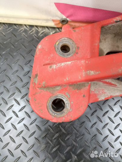 1606971 Кронштейн рессоры передней правый