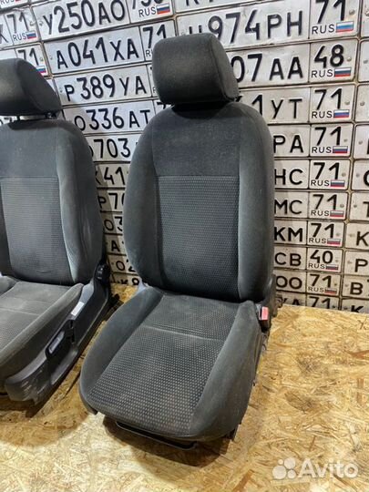 Передние сидения Ford Focus универсал 1.8 2006