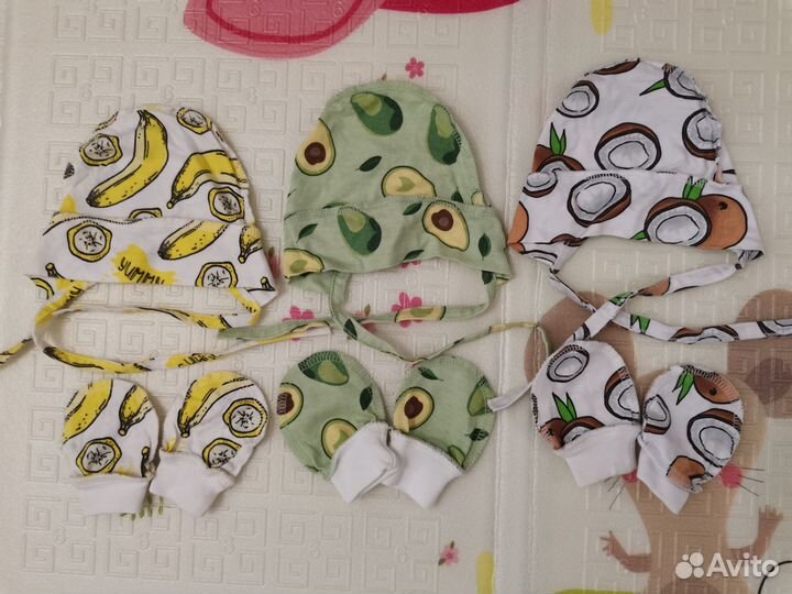 Комплект чепчиков и рукавички-антицарапки