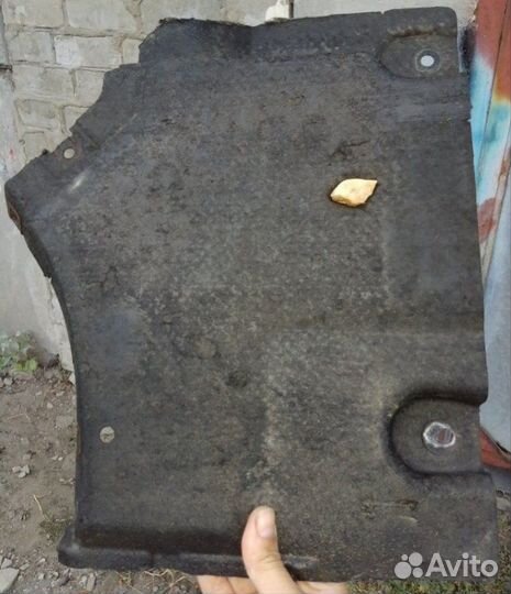 Защита днища кузова передняя правая Audi A8 D4