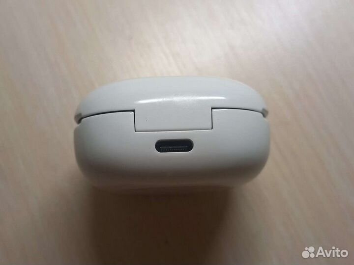 Кейс от наушников Galaxy Buds 2 белый