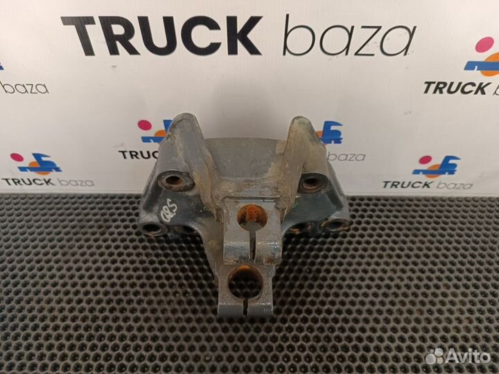 1785815 Кронштейн передней рессоры правы