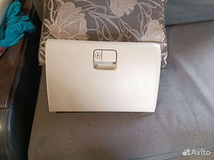 Крышка бардачка мазда mpv 2