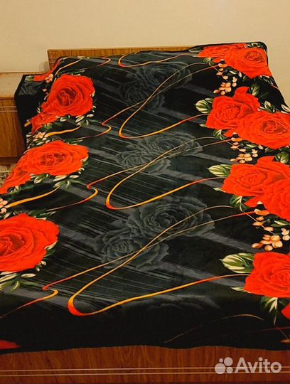 Пледы и покрывало бу