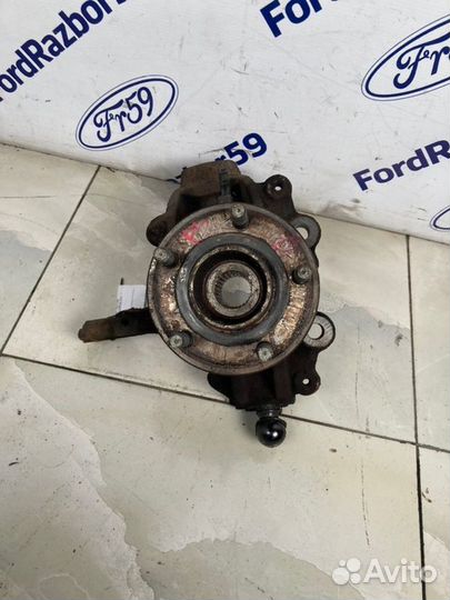 Кулак поворотный передний правый Ford Focus 3 CB8