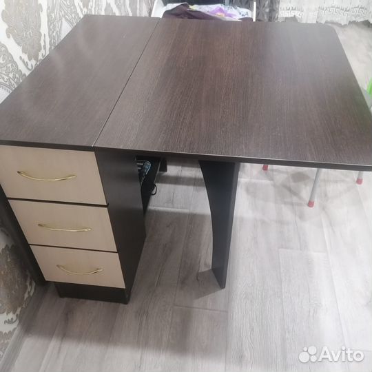 Продам стол книжка