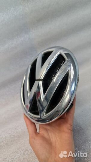 Эмблема в решетку радиатора Volkswagen Transporter