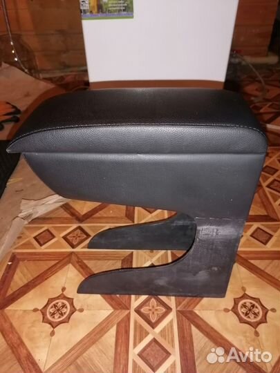 Подлокотник рено дастер