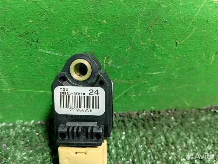 Датчик удара боковой Toyota Verso R2 2009