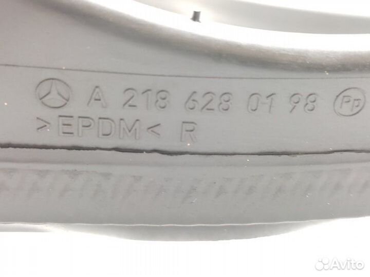 Уплотнитель капота передний правый Mercedes-Benz