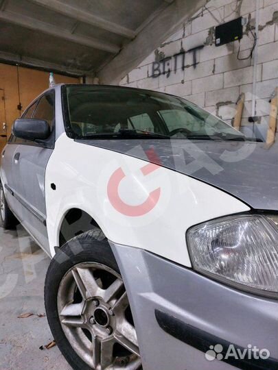 Переднее крыло Mazda 323 BJ (1998–2000)