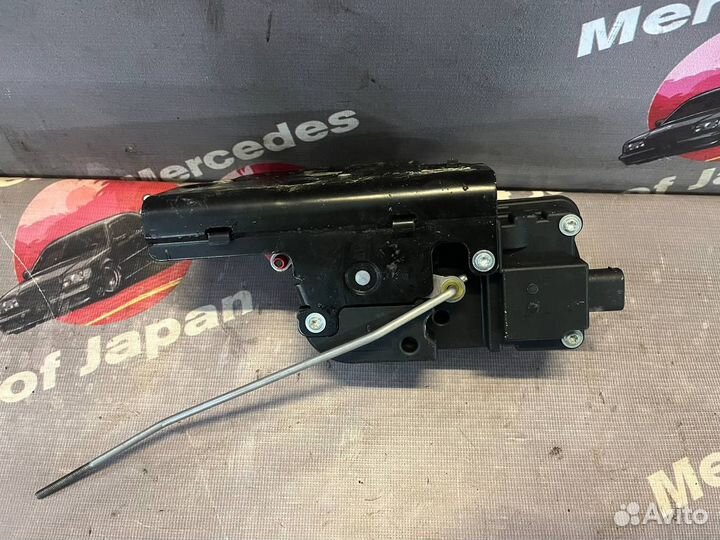 Замок крышки багажника Mercedes w639. Япония