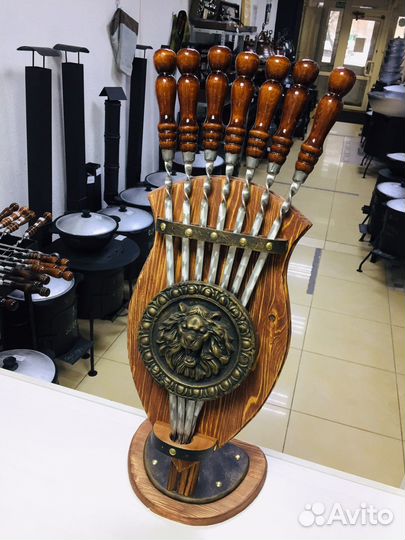 Шампурница с шампурами