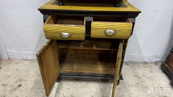 Старинный буфет