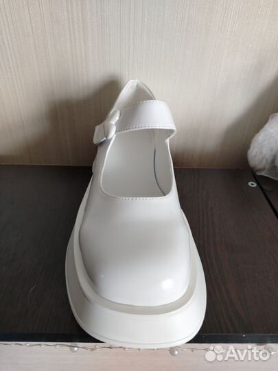 Туфли женские 40 размер белые
