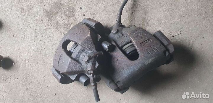 Суппорт передний левый мазда 3 mazda фокус 2