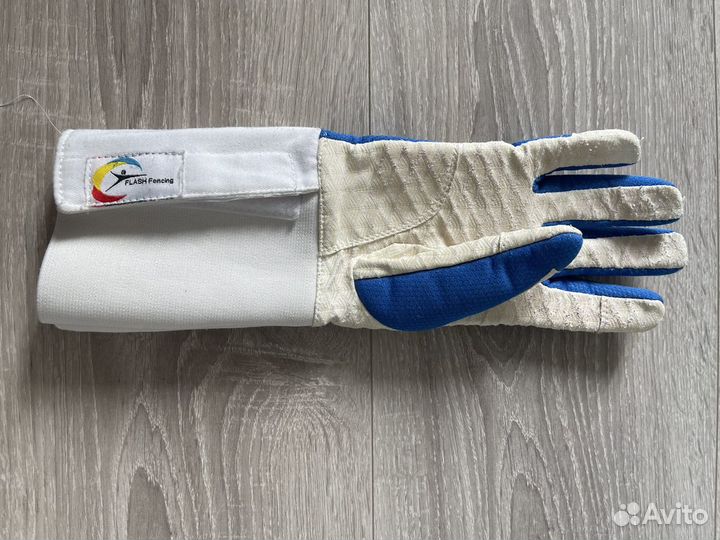 Фехтовальная перчатка