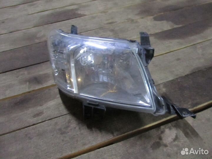 Фара правая для Toyota Hilux 2005-2015