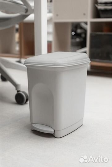 Мусорное ведро с педалью
