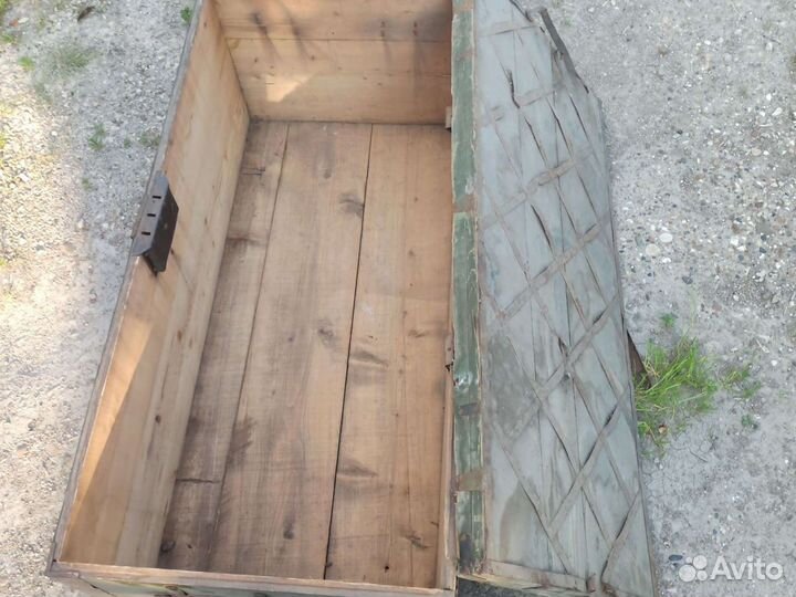 Сундук старинный