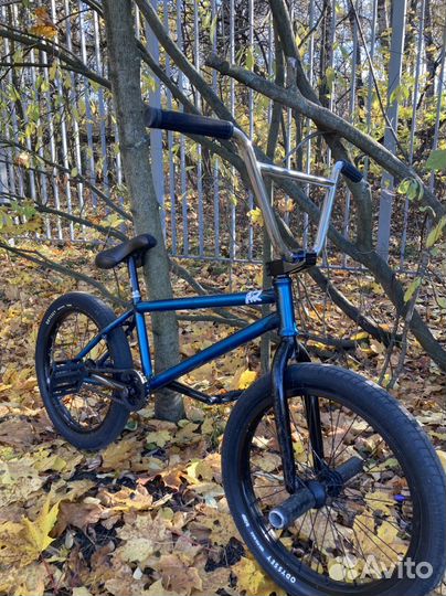 Bmx полукастом на раме We The Peolple