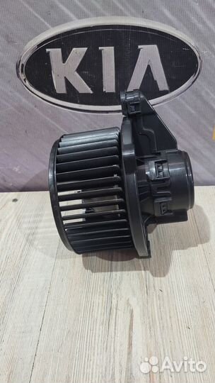 Вентилятор мотор печки отопителя Kia RIO 4