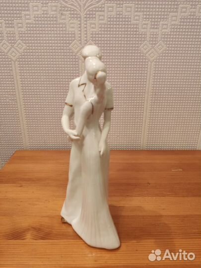 Фарфоровая статуэтка пара
