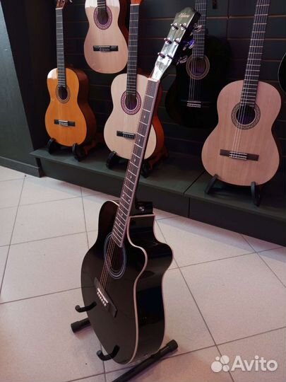 Электро-акустическая гитара