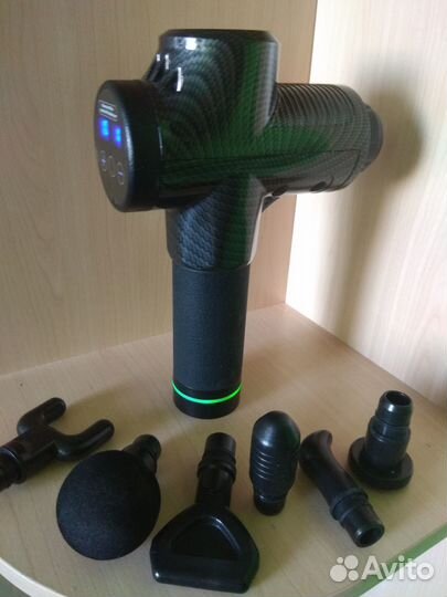 Перкуссионный карбоновый массажер пистолет