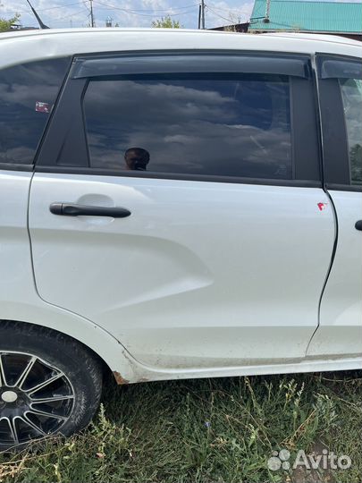 Задняя правая дверь лада x рей