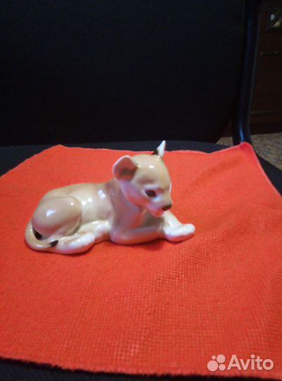 Фарфоровая статуэтка Львенок