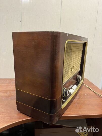 Ламповый приёмник Philips.151