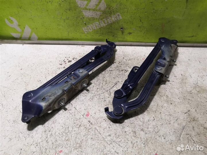 Петля крышки багажника Рено Меган 2