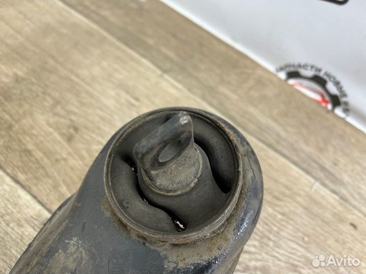 Рычаг продольный задний правый Mitsubishi Lancer