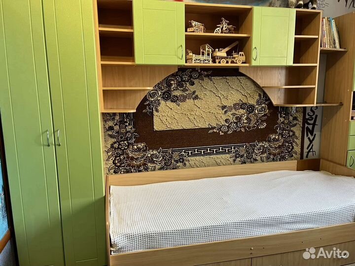 Продам спальный гарнитур