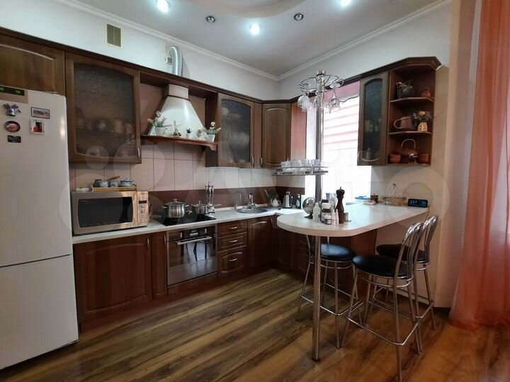 Дом 326,4 м² на участке 8,6 сот.