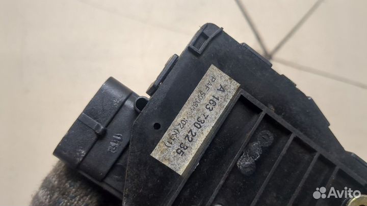 Замок двери Mercedes ML W163, 2002