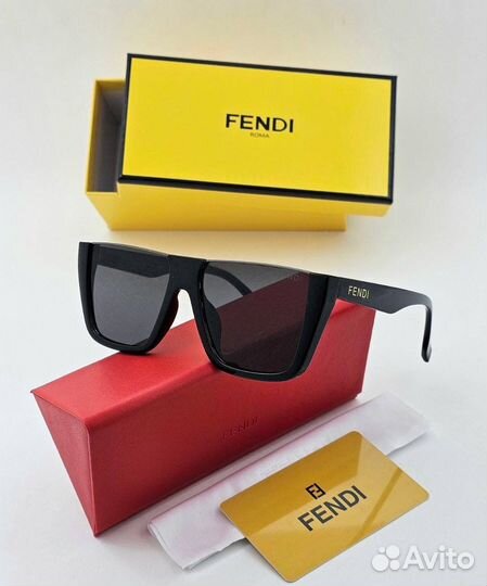 Солнцезащитные очки Fendi