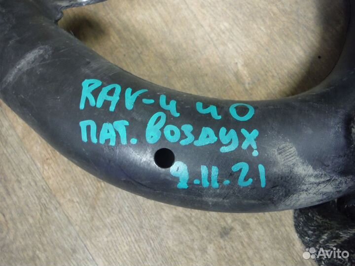Патрубок воздуховода Toyota RAV4 (XA40) 2015