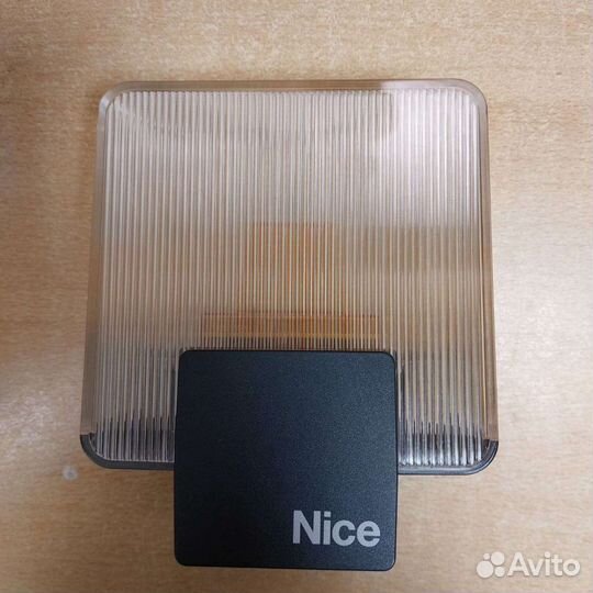 Сигнальная лампа с встроенной антенной Nice elac