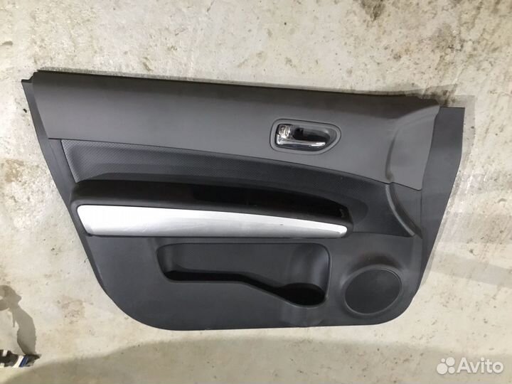 Обшивка водительской двери Nissan X-Trail T31 2007
