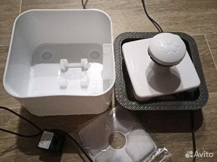 Фонтан поилка для кошек